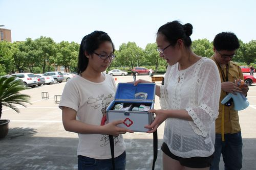 51吃瓜网
举行医疗急救知识讲解和灭火演练.jpg